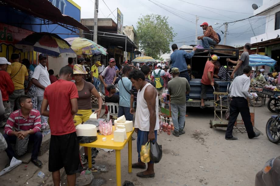 Cada día llegan camionetas repletas de venezolanos provenientes de la frontera en Paraguachón. / Gustavo Torrijos- Enviado Especial Maicao