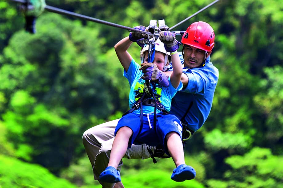 El Hotel Vista Golfo y su Adventure Park, cerca de Puntarenas tiene un circuito de canopy sobre once cascadas / Getty