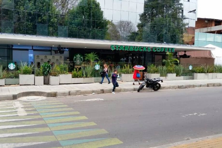 Esta es la nueva tienda de la multinacional Starbucks.