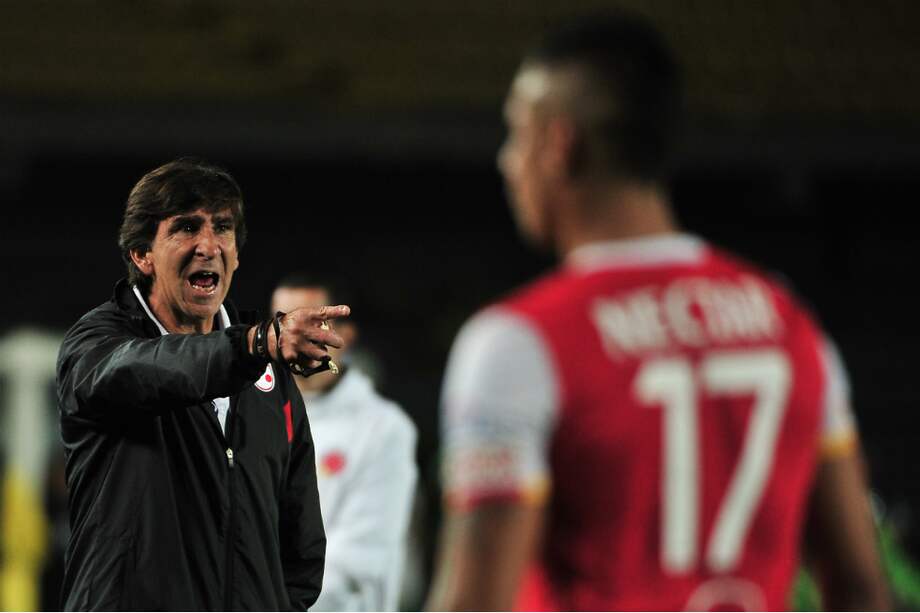 Los jugadores de Santa Fe celebran la importante victoria de anoche ante Júnior, en El Campín. / Óscar Pérez