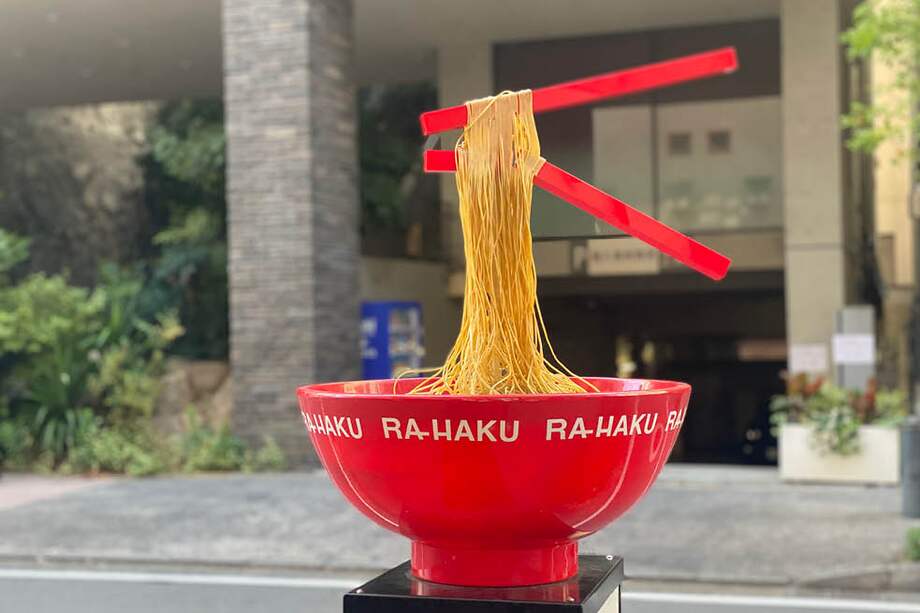 Adorno móvil en la entrada del Museo del Ramen de Yokohama.