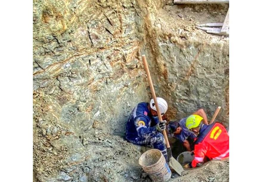 Las tres personas que resultaron heridas fueron trasladadas a centros asistenciales donde reciben atención médica.