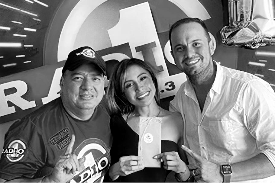 Fernando Varón junto a sus compañeros de Radio Uno.