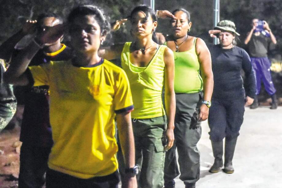 Cerca de 70 mujeres excombatientes se reunieron en Bogotá para discutir cómo sera su reincorporación. / AFP