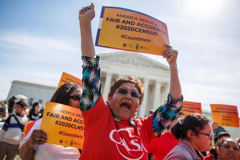 Activistas protestan por el proyecto de ley de Donald Trump. / EFE