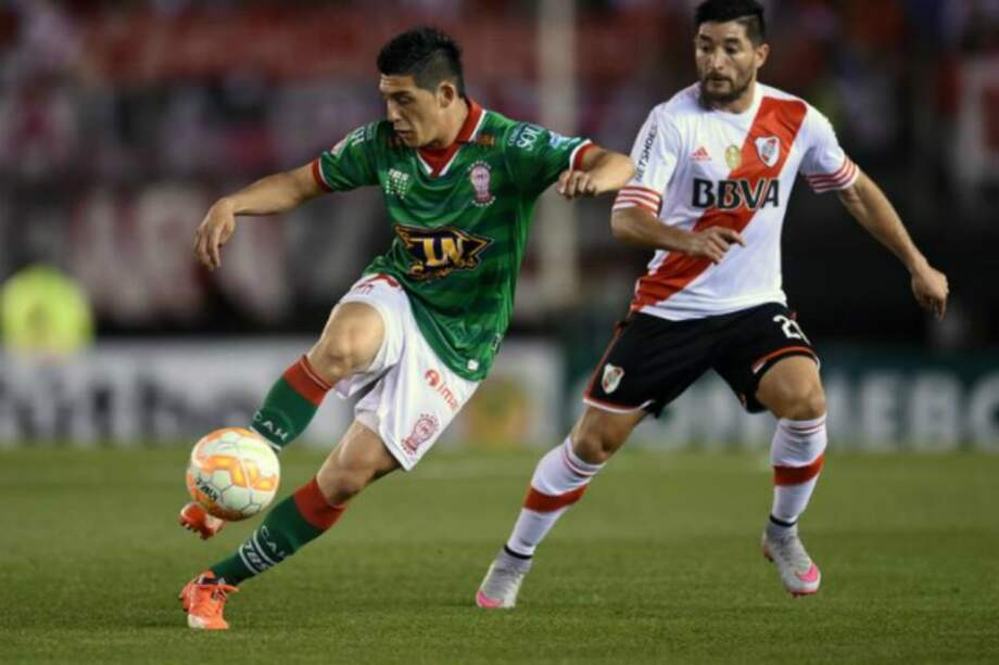 Imagen del encuentro de ida de la semifinal de la Copa Sudamericana entre Huracán y River Plate. / EFE