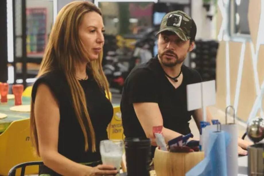 Mafe Walker y Julián Trujillo en 'La casa de los famosos'.