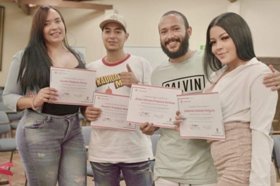 470 jóvenes del proyecto se formaron de manera práctica en cocina, mecánica automotriz, barbería y peluquería.