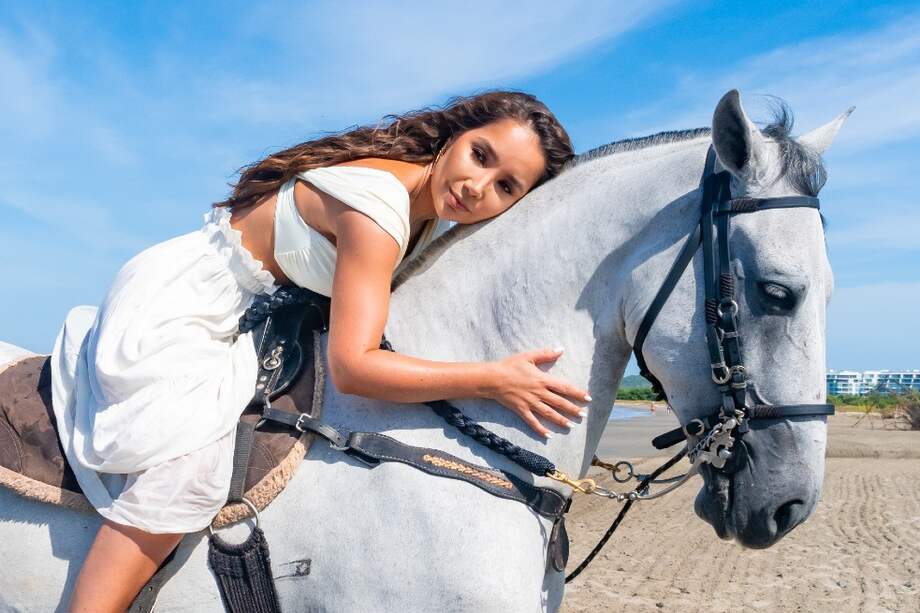 Paola Jara se ubicó como tendencia No. 1 en Colombia, 7 en Ecuador ,19 en Venezuelay 28 en Chile, con el sencillo "No me preguntes".