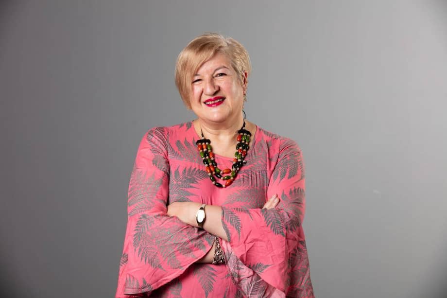 Diana Uribe en 2011 recibió el Gusi Peace Prize en Filipinas, un reconocimiento internacional por su trabajo en la difusión de la tolerancia y la paz a través de la radio.