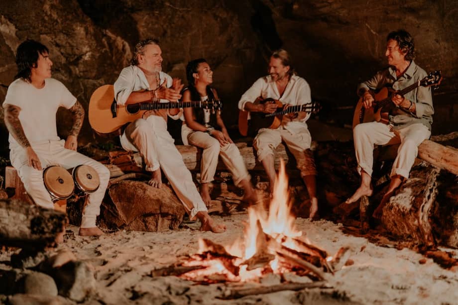 “El reloj Cucú” feat. Mabel se estrenó durante los Premios Billboard de la Música Latina 2021.