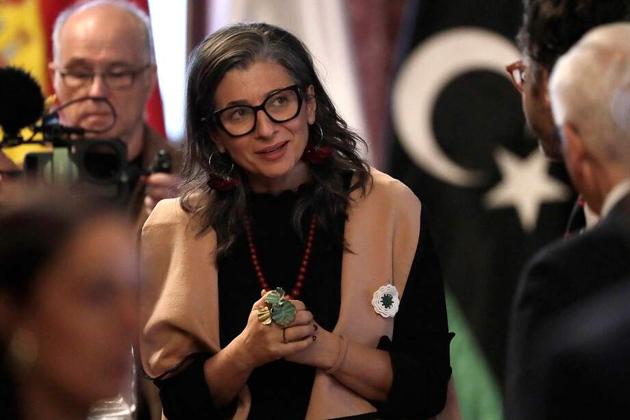 La relatora especial de la ONU para Palestina, Francesca Albanese, habla durante la instalación de la primera cumbre ministerial de emergencia del Grupo de La Haya en Bogotá.