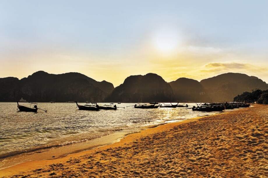En Mandrem la playa es amplia, se puede jugar fútbol, algo no tan común en India. / Getty Images