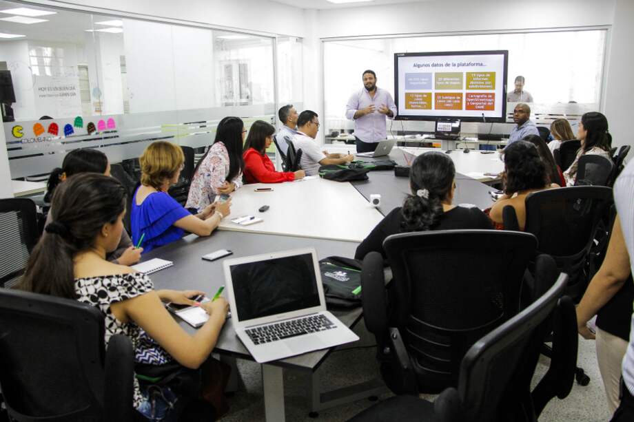 La Gobernación del Atlántico y MacondoLab, de la Universidad Simón Bolívar, ofrecieron un taller a periodistas de Barranquilla para socializar el aplicativo SIES. / Cortesía