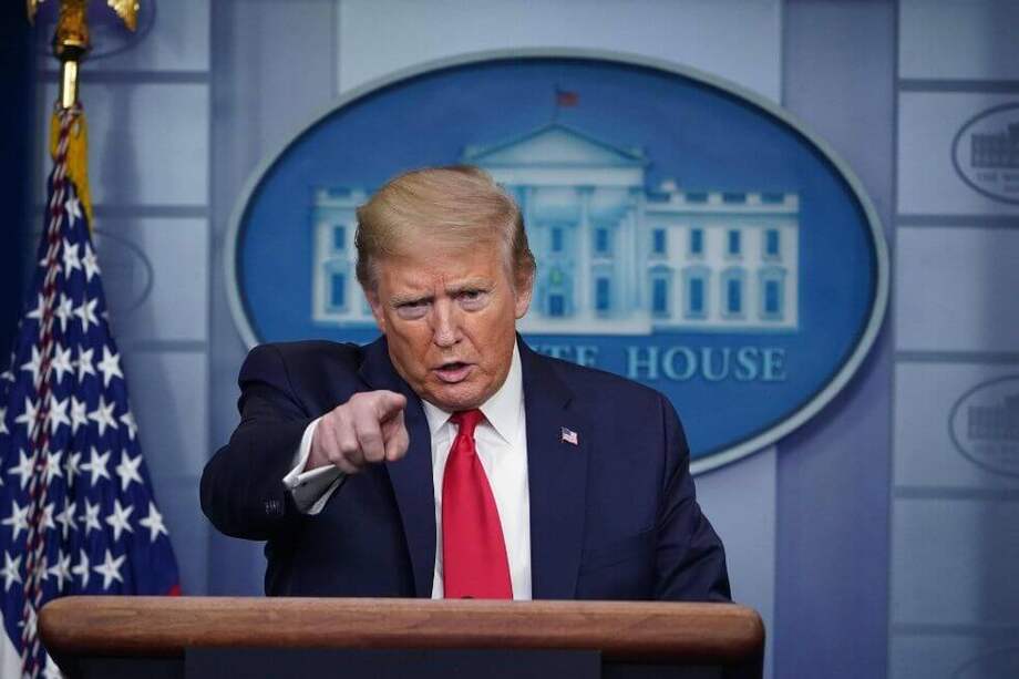 El presidente de los Estados Unidos, Donald Trump, habla durante la sesión informativa diaria sobre el nuevo coronavirus. / AFP