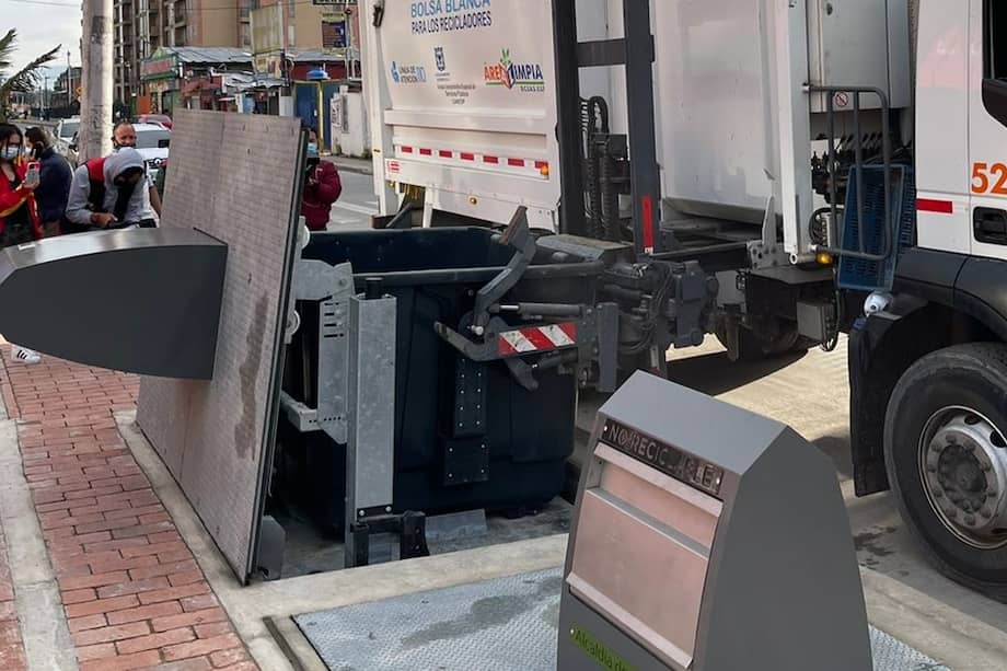 Según UAESP, los contenedores soterrados tiene una mayor capacidad que las cestas de basura que tiene la ciudad.