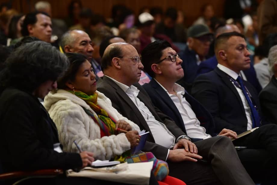 El ministro de Hacienda, Germán Ávila (centro), durante el foro sobre política monetaria organizado por el Gobierno.