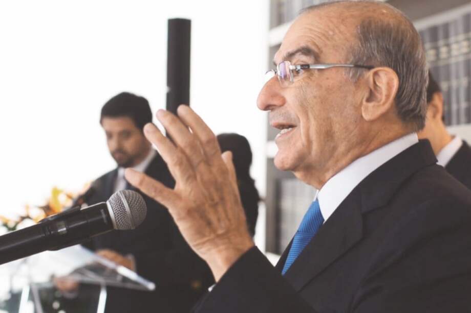 Humberto de la Calle, ayer en el anuncio de su candidatura presidencial. / Cortesía