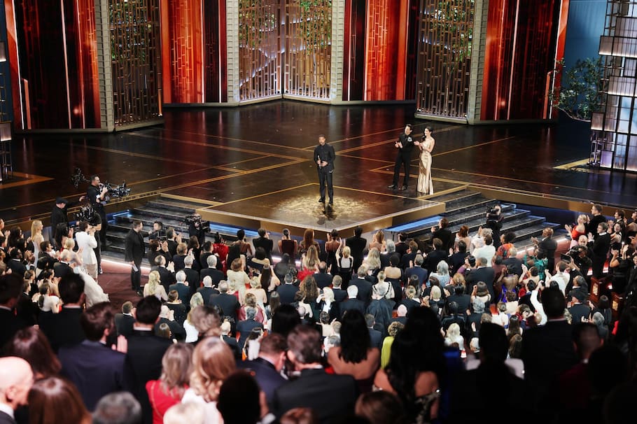 LOS ANGELES (United States), 16/03/2026.- Michael B Jordan (C) on stage after he wins the Oscar for Best Actor In A Leading Role for "Sinners" during the 98th annual Academy Awards ceremony at the Dolby Theatre in Los Angeles, California, USA, 15 March 2026. (Jordania) EFE/EPA/CHRIS TORRES