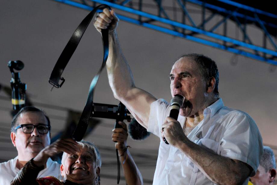 El expresidente ecuatoriano, Abdala Bucaram, habla durante un discurso en el año 2017.