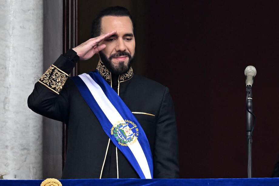 Nayib Bukele se saltó la Constitución de El Salvador para quedarse cinco años más en el poder, pero a pocos pareció importarles.