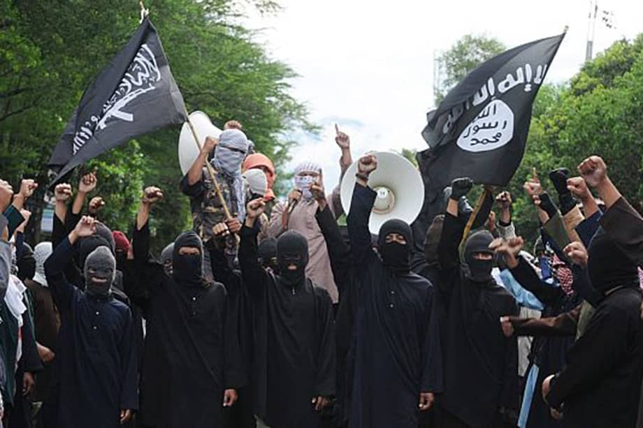 Foto de referencia de un grupo de musulmanes de línea dura, con afinidades al Estado Islámico.