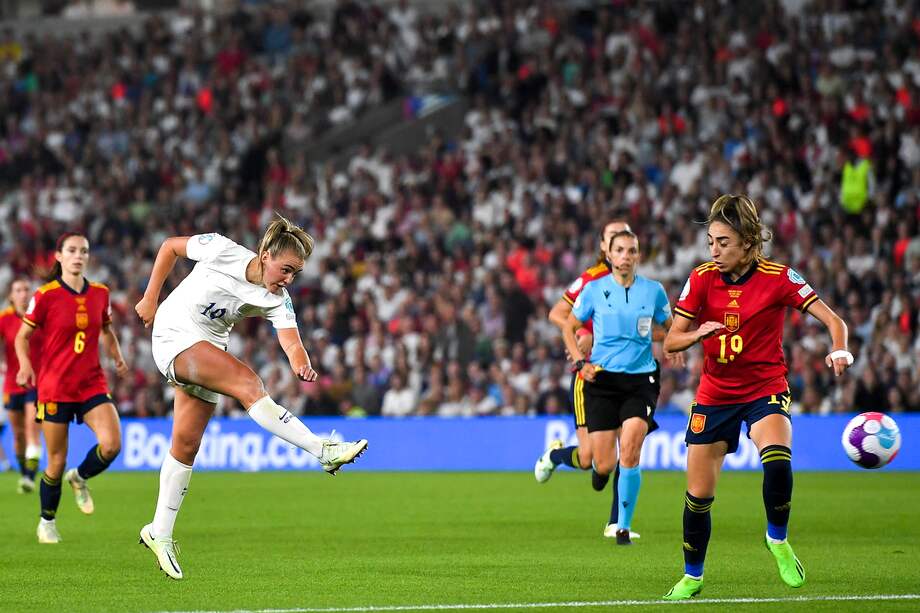 Georgia Stanway, jugadora del Manchester City, anotó en el minuto 96 para darle la victoria a la selección inglesa.