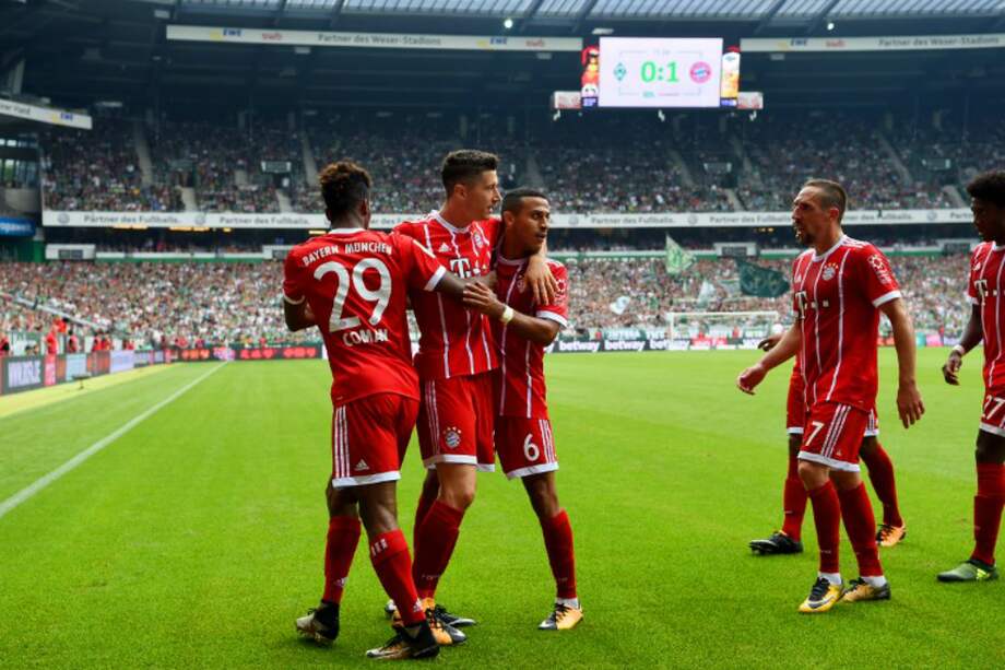 Los jugadores de Bayern Múnich festejan uno de los goles con los que triunfaron este sábado. / AFP