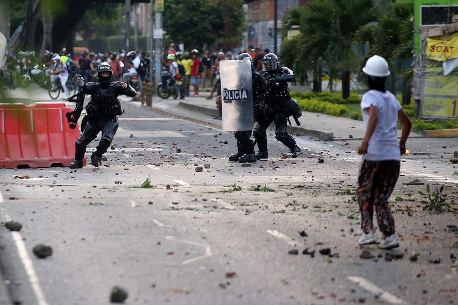 Los oficiales, al parecer, omiiteron sus deberes de prevenir abusos y tomar correctivos contra los uniformados que seguían sus órdenes.