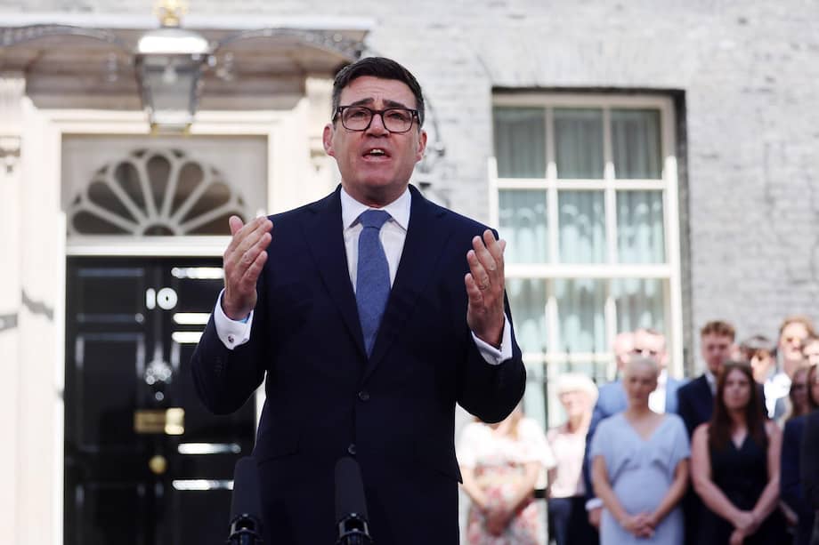 El nuevo primer ministro británico, Andy Burnham, pronuncia un discurso frente al número 10 de Downing Street, en Londres, Reino Unido, este 20 de julio de 2026.