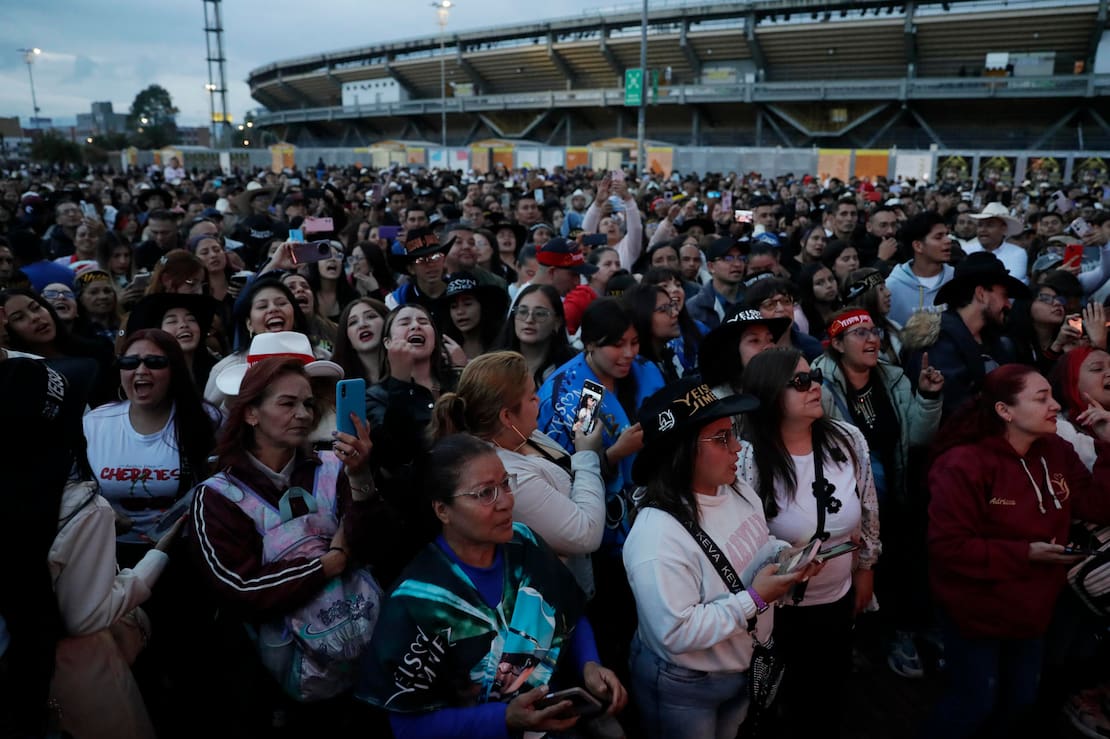 Miles de personas se reunieron en Bogotá para despedir con música y velas a Yeison Jiménez | Revista Vea