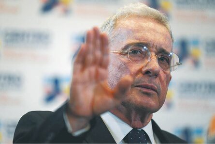 Uribe y sus peleas con la justicia: cronología de una larga historia de desencuentros