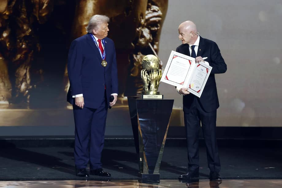 “La FIFA, una transnacional mafiosa y corrupta, le acaba de entregar un premio de “paz” al tipo más guerrerista”: Reinaldo Spitaletta