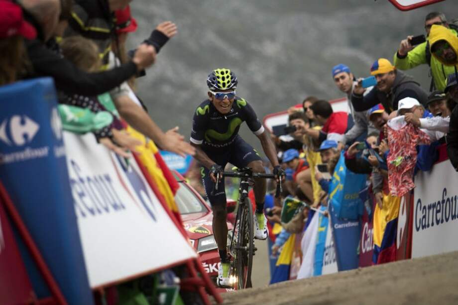 Nairo Quintana llega a la meta en Lagos de Covadonga. Foto: AFP