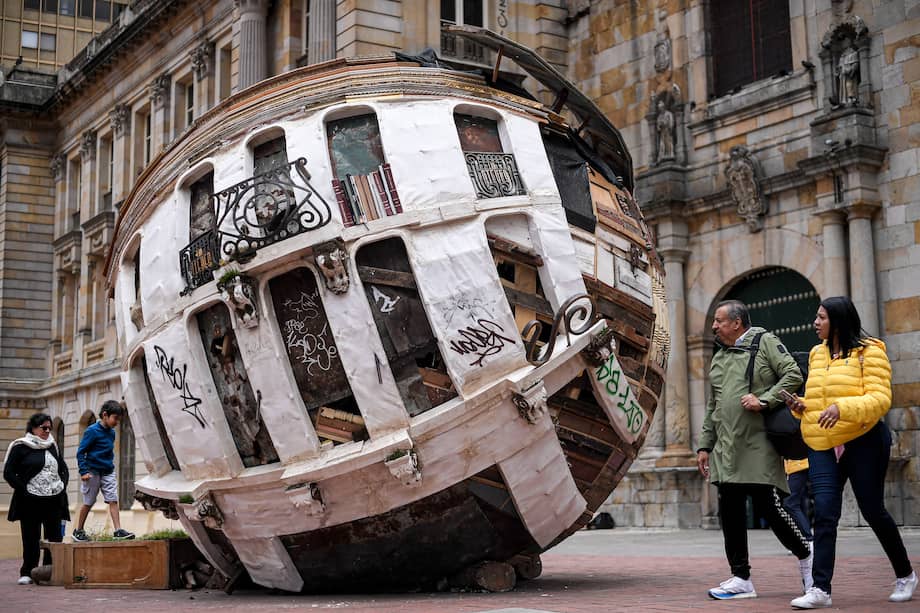 "Pabellón de las Nieves, construcciones frágiles para un fin del mundo", del artista antioqueño Alejandro Tobón se encuentra en la esquina nororiental del Palacio de San Francisco.