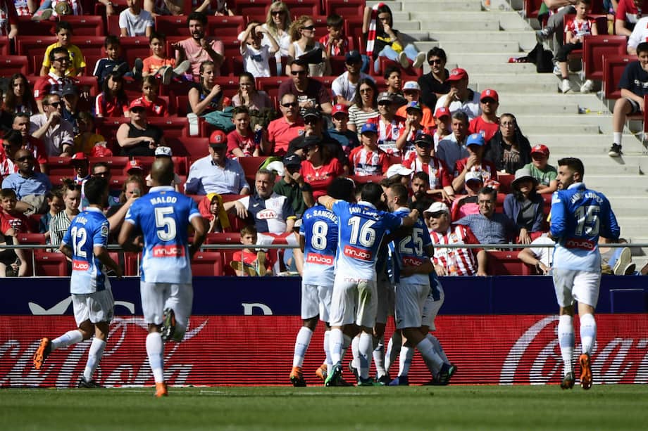 El club catalán festejando la primera de las dos anotaciones de este domingo. / AFP