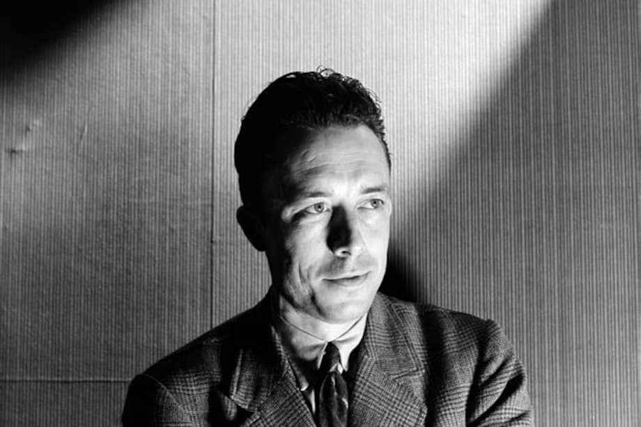 Albert Camus fue un novelista, ensayista, dramaturgo, filósofo y periodista argelino-francés.