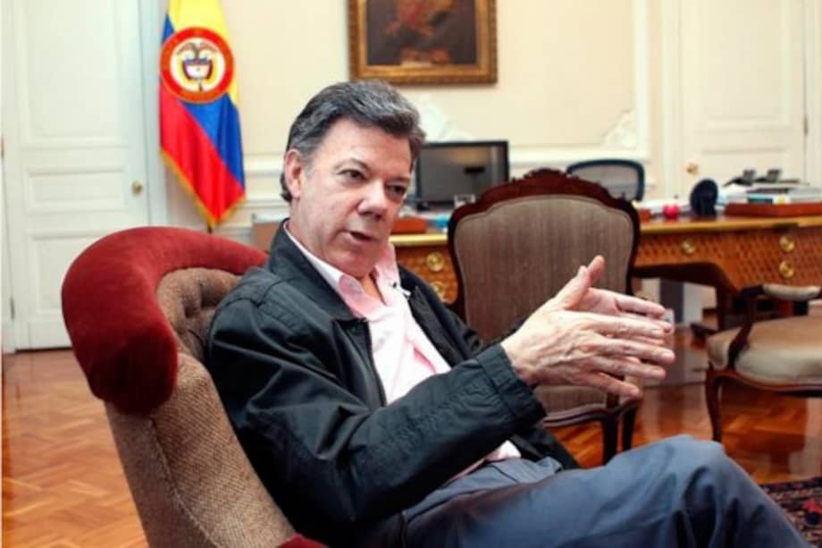 'Cualquier oficial que muestre deslealtad, se va de las Fuerzas Militares': Santos