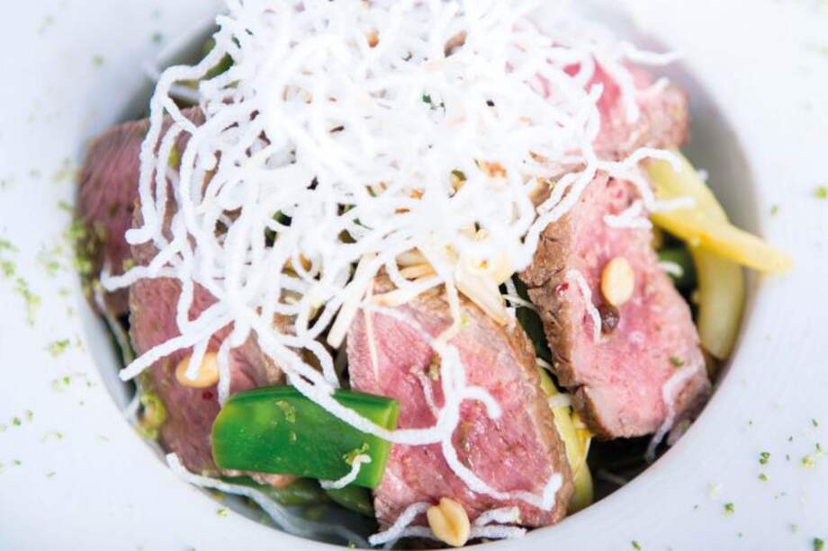 Ensalada oriental con carne y vinagreta de mandarina con soya