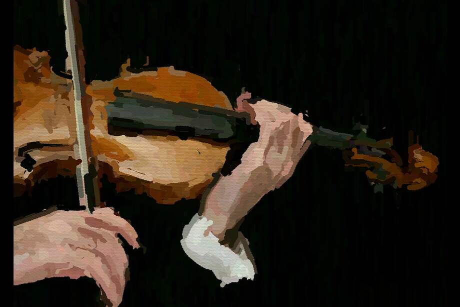 "Desmigajados, uno a uno, cada recuerdo la acompaña, mientras lleva en su espalda una viola cuya música nunca termina." / Archivo particular