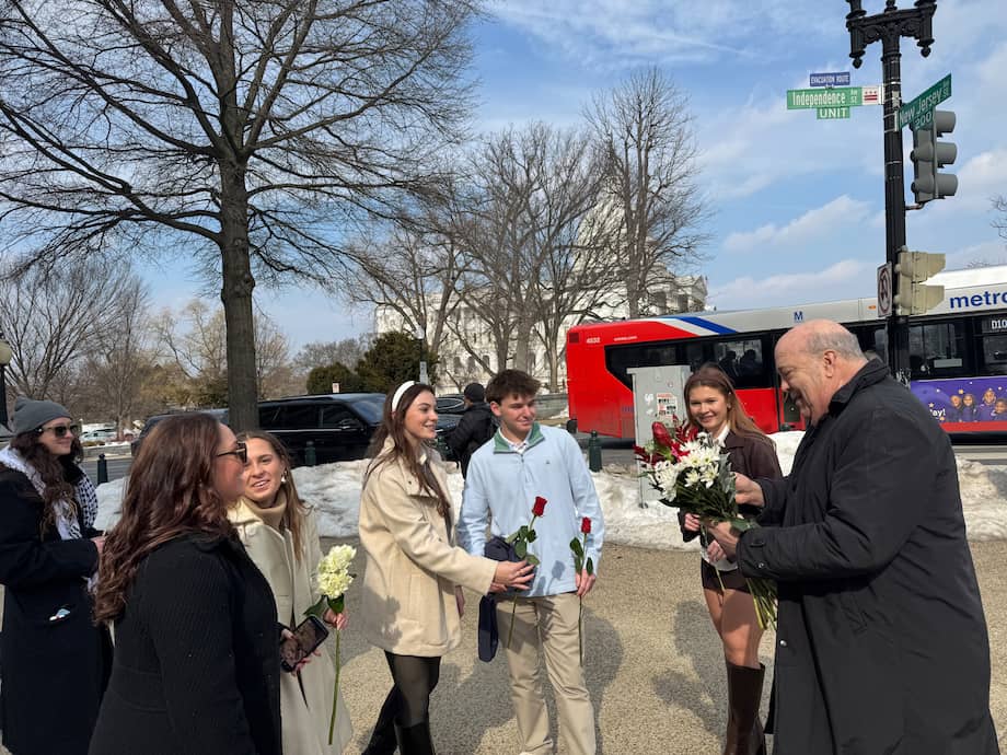 En San Valentín, las flores de Colombia engalanan el Congreso de Estados Unidos