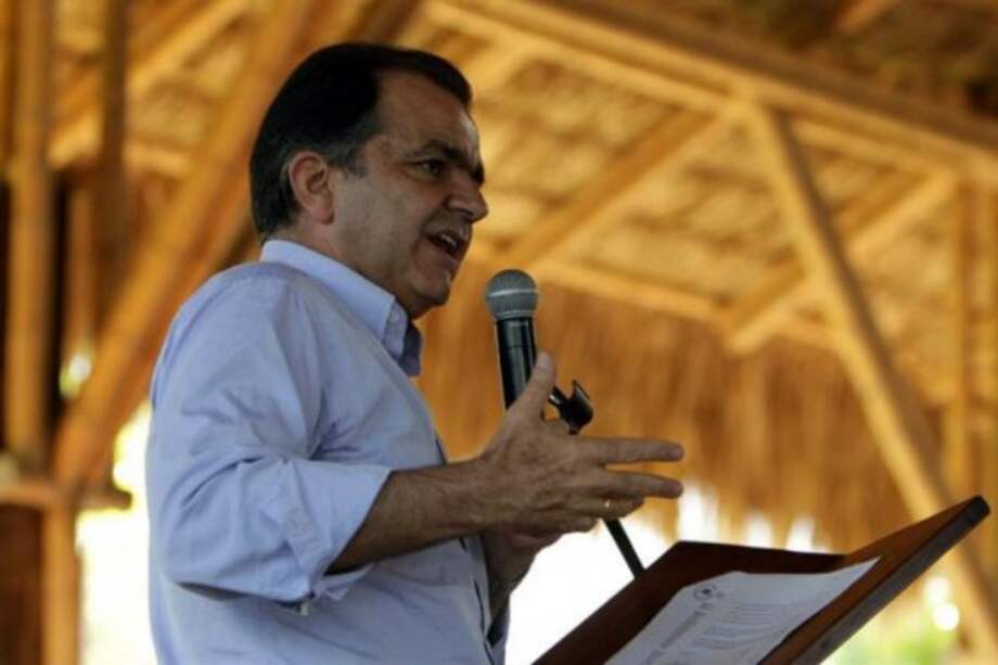 Renuncia de Luis Alfonso Hoyos es gesto de honestidad y transparencia: Óscar Iván