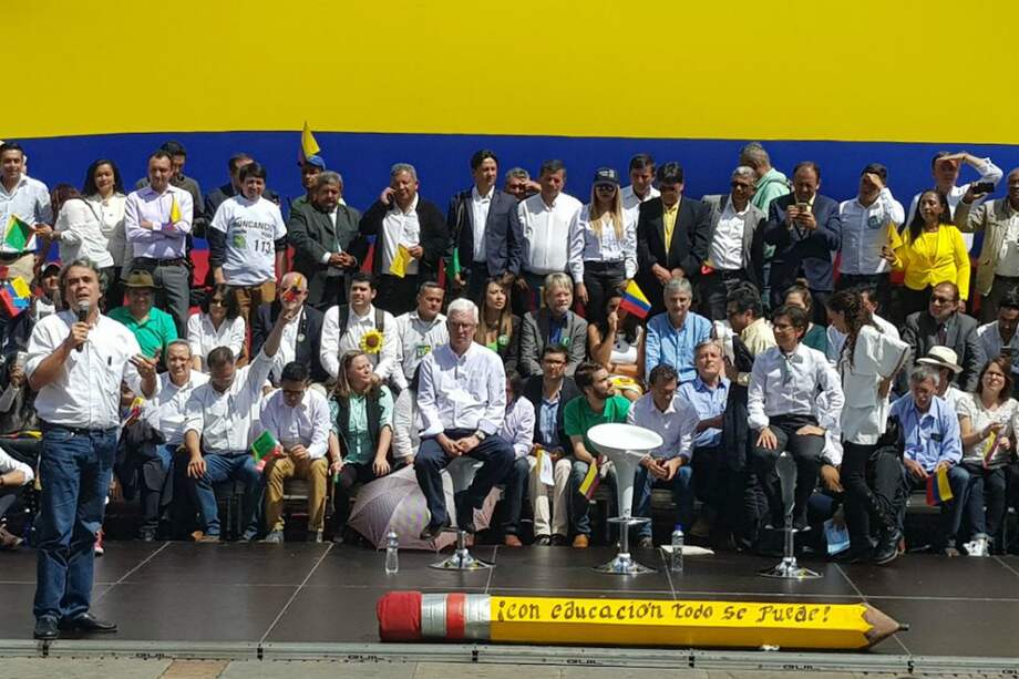Jorge Robledo, Sergio Fajardo y Claudia López durante la presentación de las bases programáticas de la Coalición Colombia. / Gustavo Torrijos - El Espectador