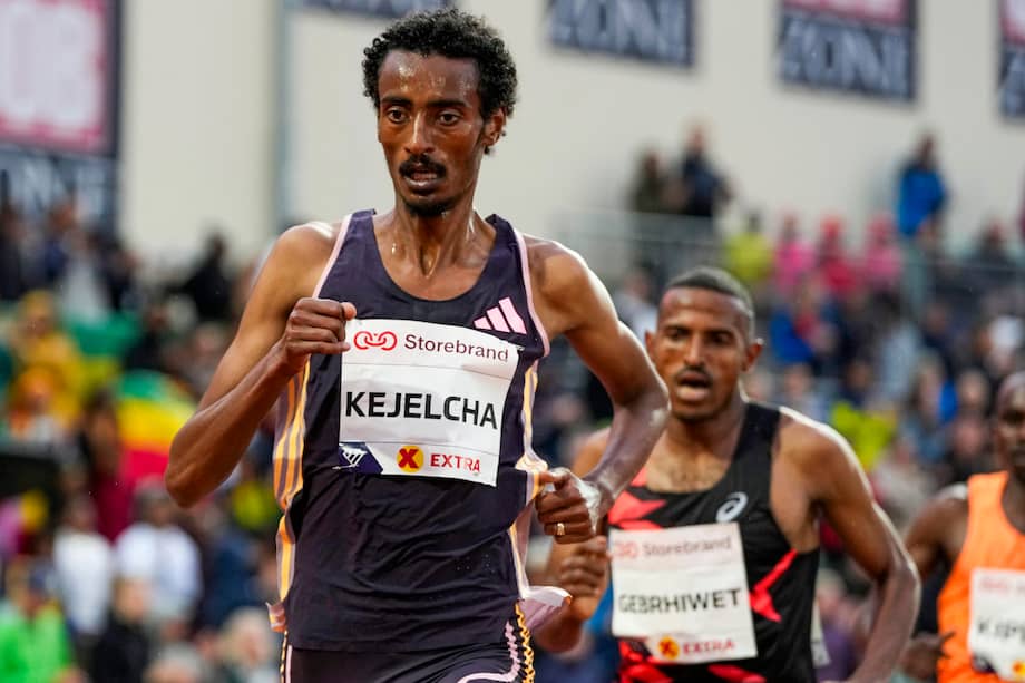 Yomif Kejelcha se convierte en el primer atleta en bajar de 57 minutos en circunstancias legales. EFE/EPA/Beate Oma Dahle NORWAY OUT
