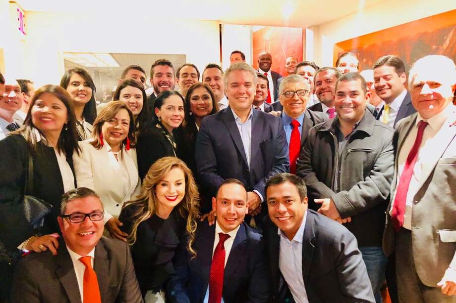 Reunión entre el presidente electo, Iván Duque, el expresidente César Gaviria y la bancada del Partido Liberal. / Cortesía