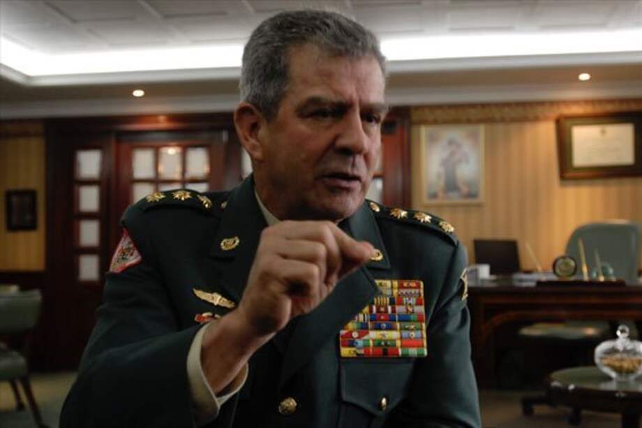 General (r) Mario Montoya será investigado por "falsos positivos"