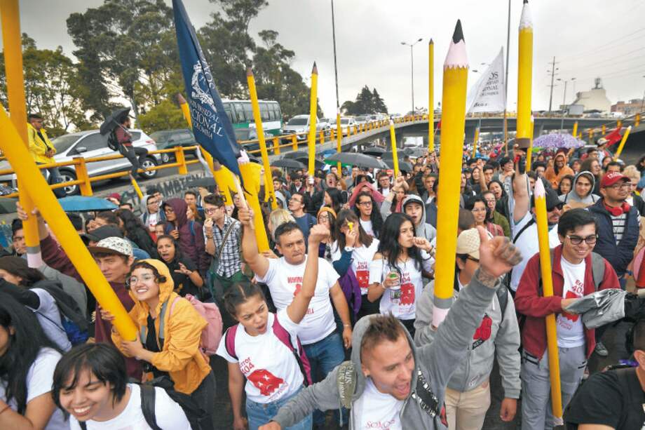 Miles marcharon en un paro convocado por la Unión Nacional de Estudiantes de Educación Superior. / Mauricio Alvarado - El Espectador