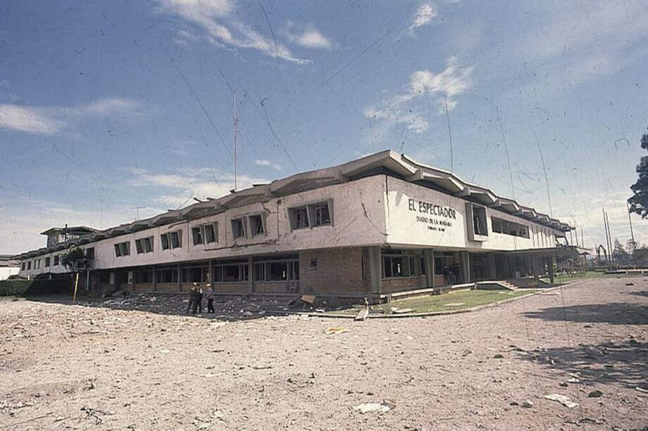 Un camión cargado con explosivos fue detonado a las 6:43 am en la sede del periódico en la avenida 68 con calle 22 en Bogotá- El ataque no causó ninguna víctima mortal, aunque dejó como resultado 73 heridos. / Archivo