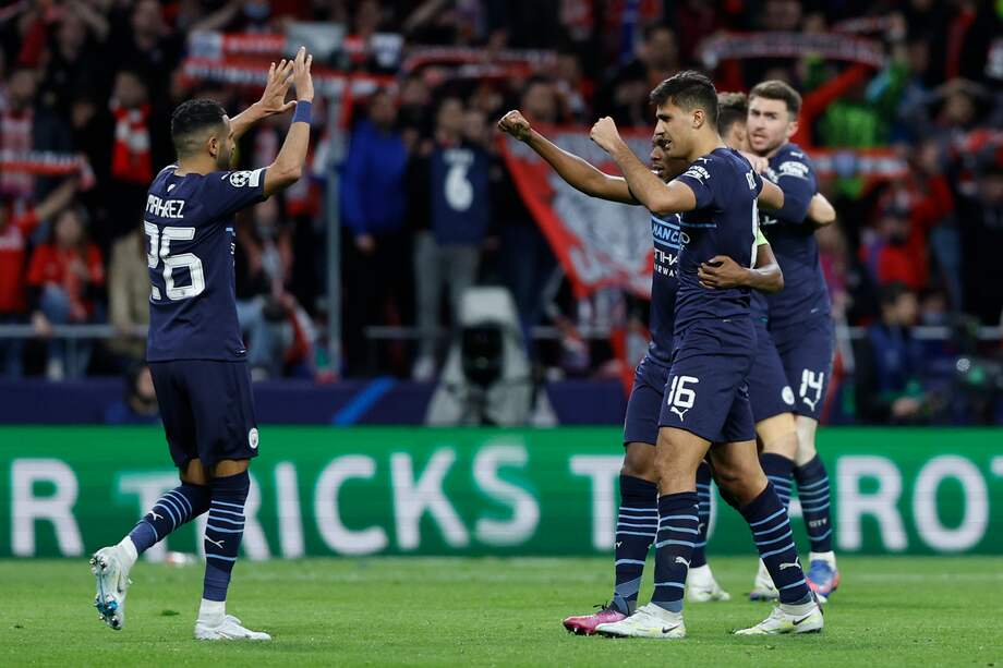 Los jugadores del Manchester City celebran el pase del equipo inglés a las semifinales de la Liga de Campeones.