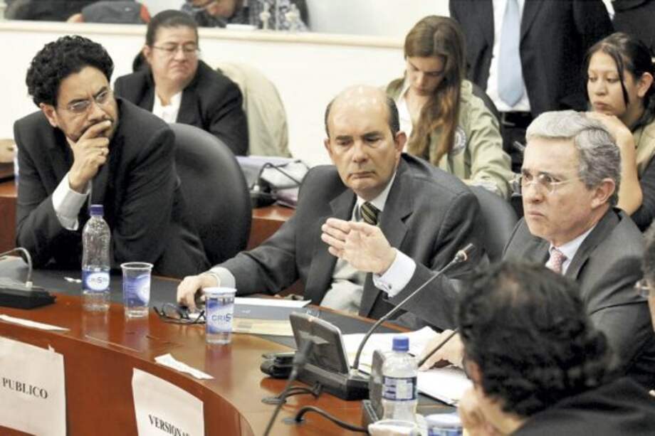 Rifirrafe de senadores Iván Cepeda y Álvaro Uribe por debate de parapolítica